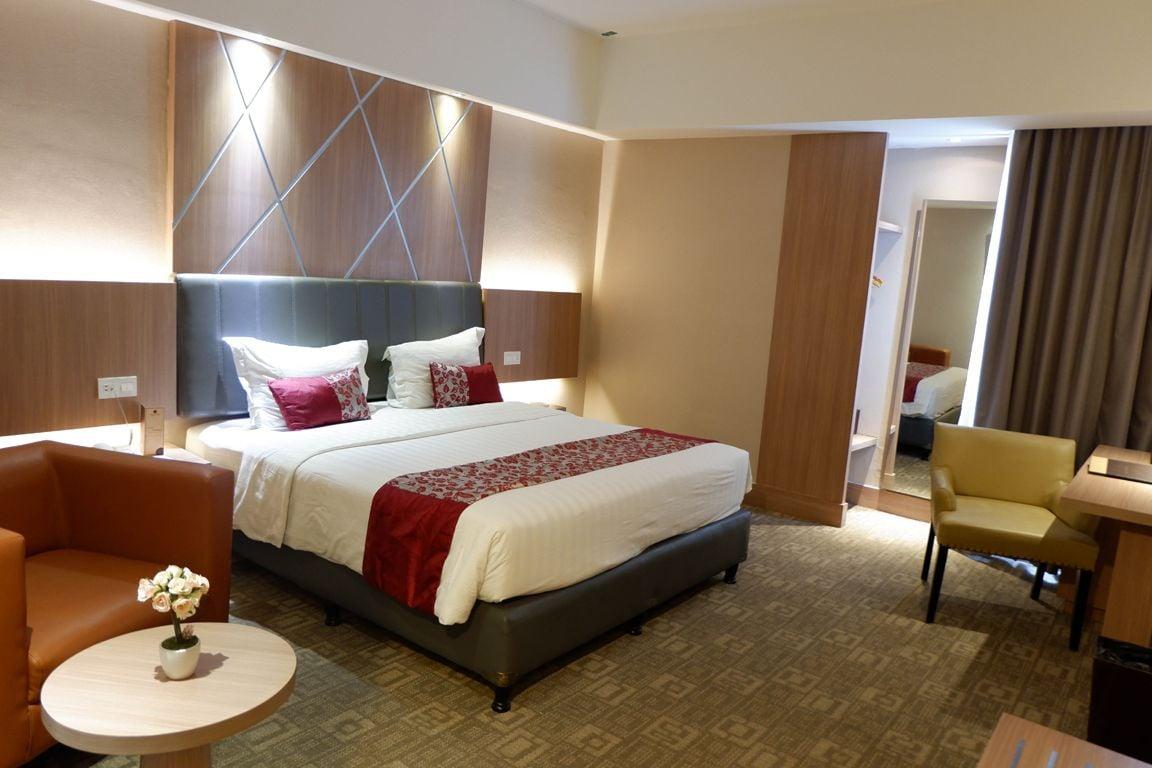 Demelia Hotel Makassar Exterior photo