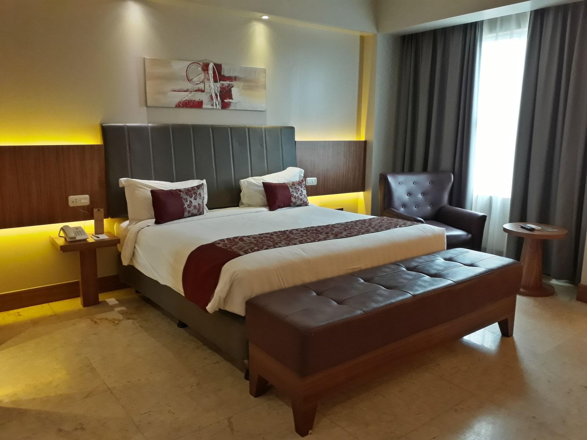 Demelia Hotel Makassar Exterior photo