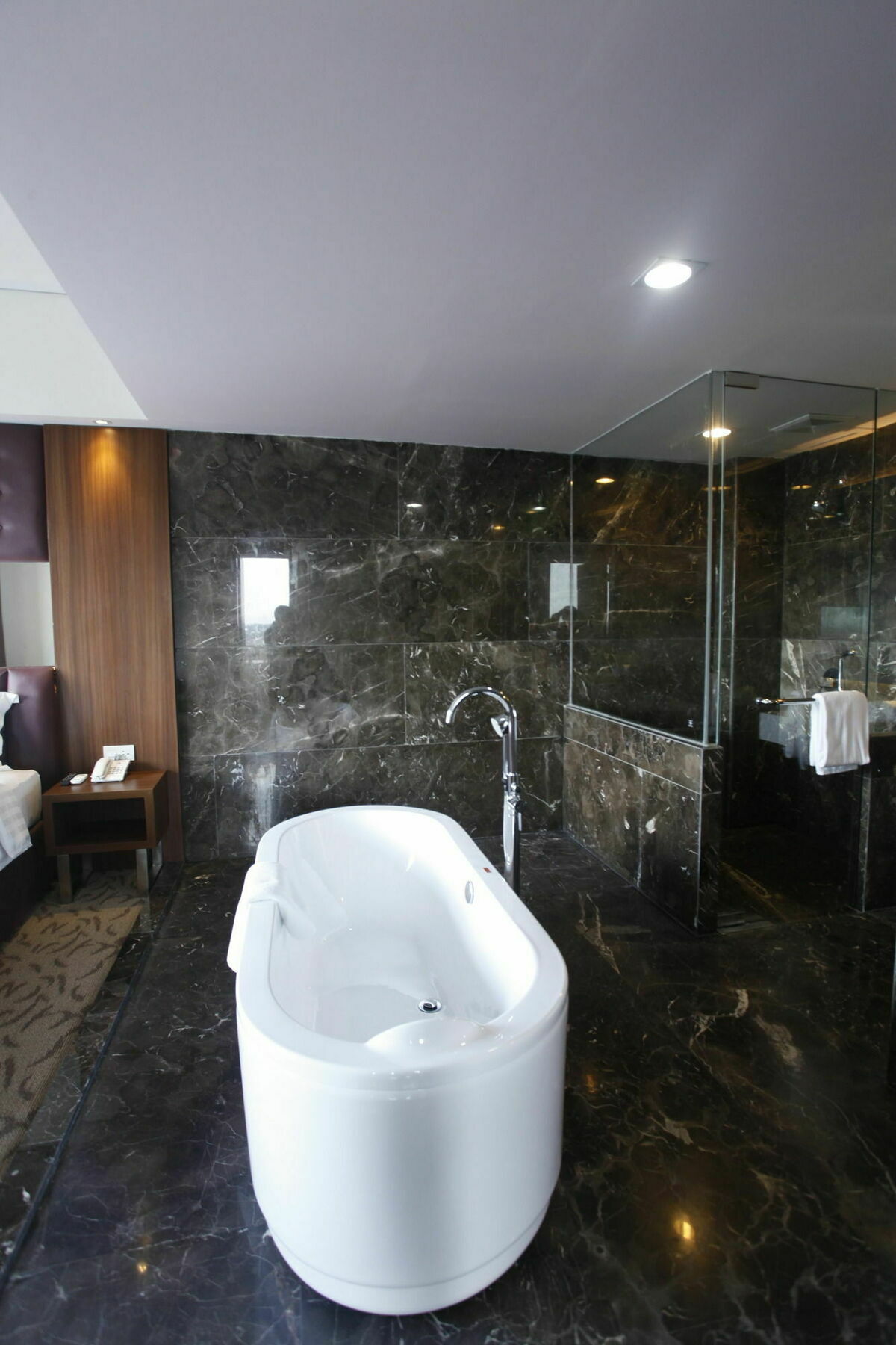 Demelia Hotel Makassar Exterior photo