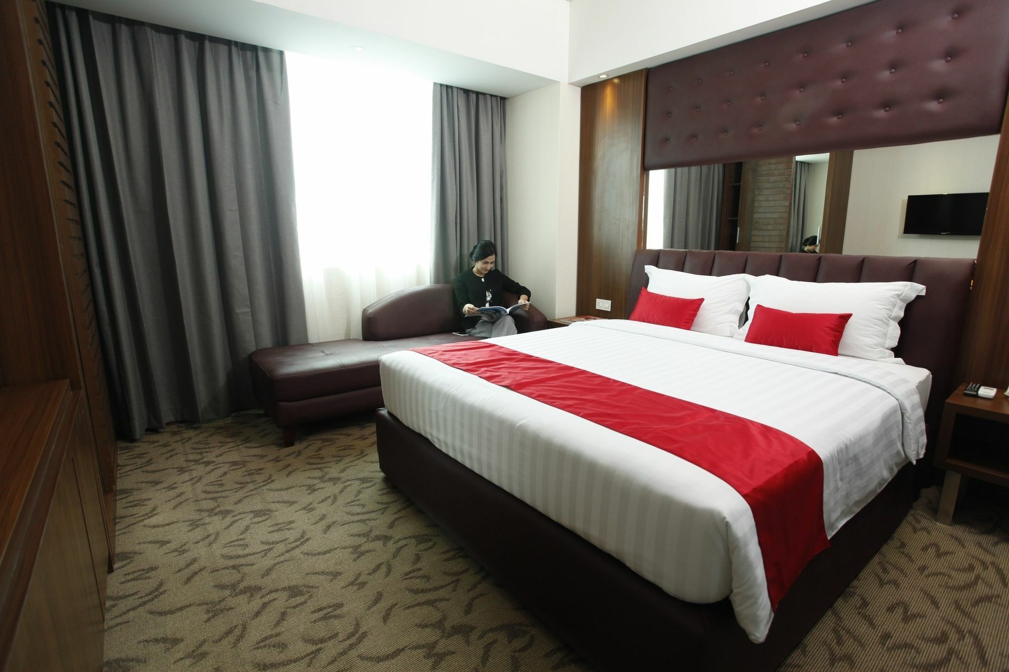 Demelia Hotel Makassar Exterior photo