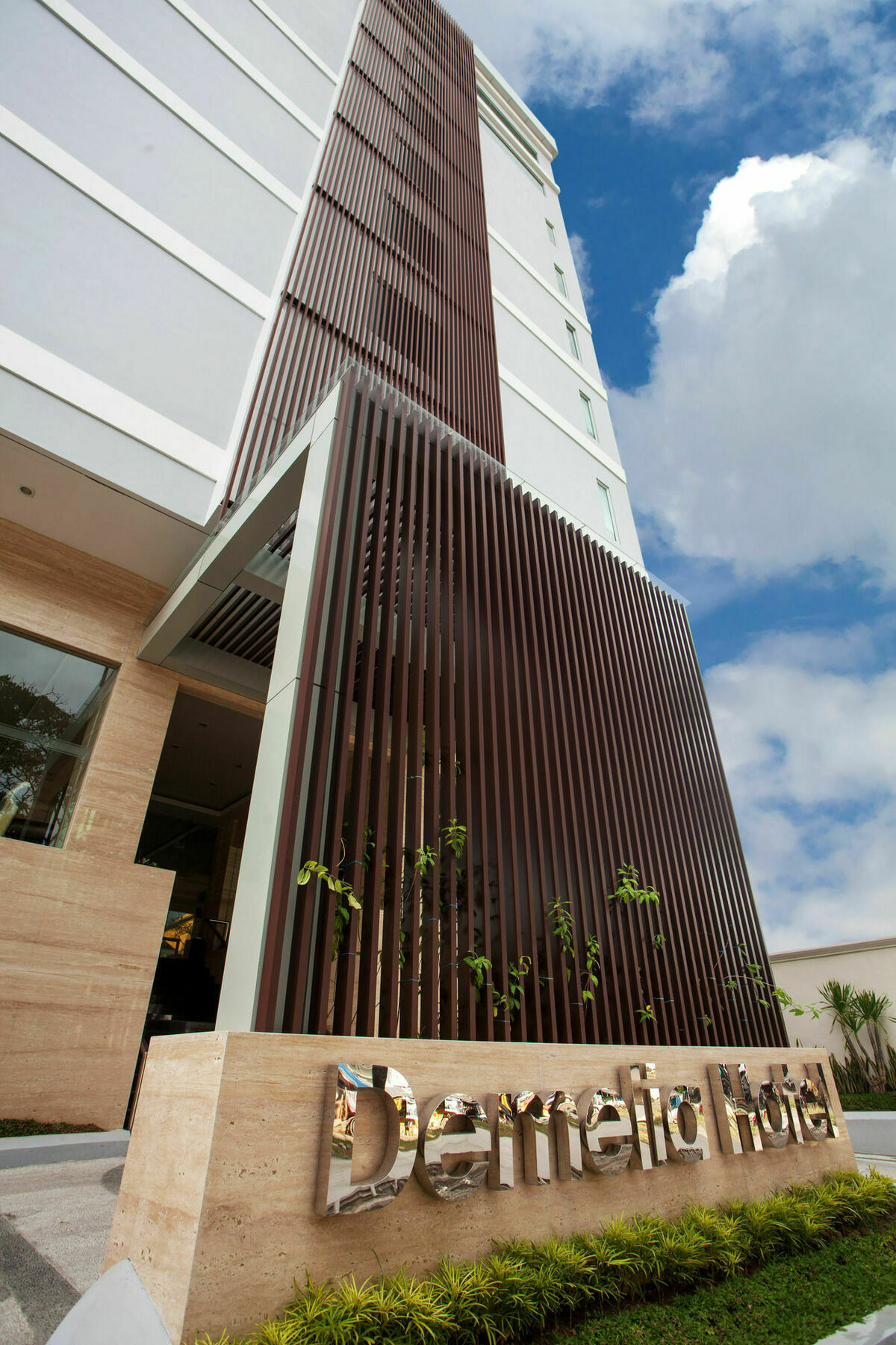 Demelia Hotel Makassar Exterior photo